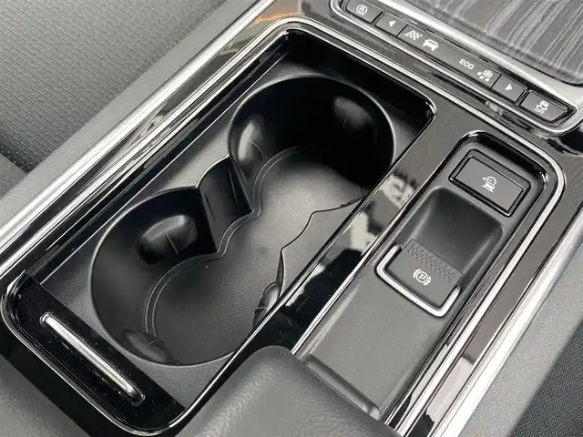 ジャガー ＸＥ XE ピュア 福岡県 2019(令1)年 1.1万km ユーロンホワイト SR/MERIDIANサウンド/アクティブセーフティパック/ブラインドスポット/レーンキープ/純正19インチアルミ/純正ナビ/AppleCarPlay/CD/DVD/TV/Bカメラ/ドラレコ/ETC/シートヒーター/メモリーシート/スマートキー/HIDヘッドライト/パワーテールゲート