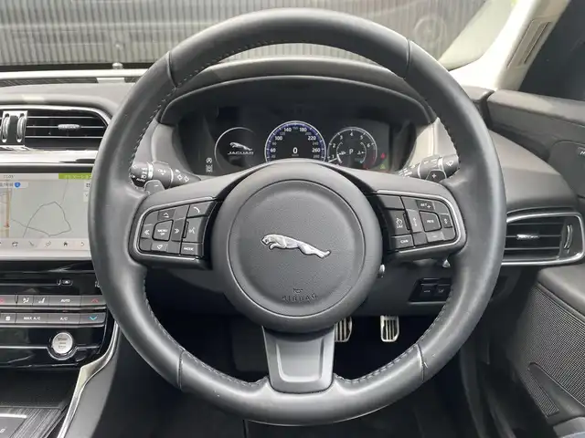 ジャガー ＸＥ XE ピュア 福岡県 2019(令1)年 1.1万km ユーロンホワイト SR/MERIDIANサウンド/アクティブセーフティパック/ブラインドスポット/レーンキープ/純正19インチアルミ/純正ナビ/AppleCarPlay/CD/DVD/TV/Bカメラ/ドラレコ/ETC/シートヒーター/メモリーシート/スマートキー/HIDヘッドライト/パワーテールゲート