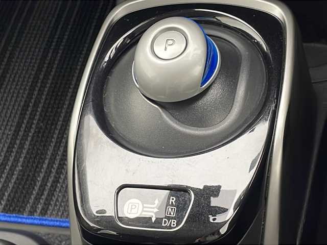 日産 ノート e－パワー X 千葉県 2018(平30)年 6.5万km ブリリアントホワイトパール アラウンドビューモニター/エマージェンシーブレーキ/インテリジェントLDW/純正ナビ/地図SD無/フルセグTV/ステアリングスイッチ/ETC/コーナーセンサー/ドライブレコーダー（F）/プッシュスタート/LEDヘッドライト/ウィンカーミラー/純正フロアマット/純正15インチAW/純正ドアバイザー