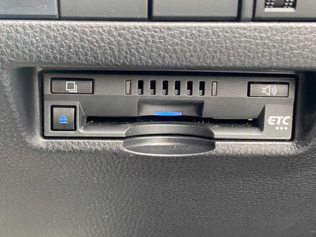 トヨタ ハリアー S 兵庫県 2021(令3)年 2万km スレートグレーメタリック 純正ナビ　/フルセグ　/AUX/USB　/Ｂｌｕｅｔｏｏｔｈ　/バックカメラ　/ETC　/ドライブレコーダー　/純正フロアマット　/純正アルミホイール　/衝突被害軽減ブレーキ　/横滑り防止装置　/車線逸脱警報　/オートLEDライト/オートハイビーム/スペアキー1本/W+サイド+カーテンエアバッグ
