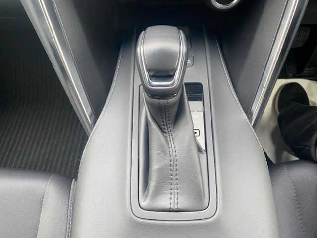 トヨタ ハリアー S 兵庫県 2021(令3)年 2万km スレートグレーメタリック 純正ナビ　/フルセグ　/AUX/USB　/Ｂｌｕｅｔｏｏｔｈ　/バックカメラ　/ETC　/ドライブレコーダー　/純正フロアマット　/純正アルミホイール　/衝突被害軽減ブレーキ　/横滑り防止装置　/車線逸脱警報　/オートLEDライト/オートハイビーム/スペアキー1本/W+サイド+カーテンエアバッグ
