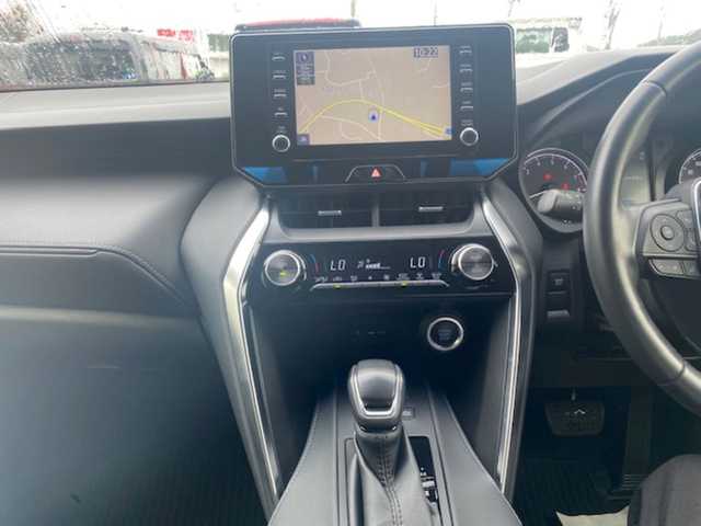 トヨタ ハリアー S 兵庫県 2021(令3)年 2万km スレートグレーメタリック 純正ナビ　/フルセグ　/AUX/USB　/Ｂｌｕｅｔｏｏｔｈ　/バックカメラ　/ETC　/ドライブレコーダー　/純正フロアマット　/純正アルミホイール　/衝突被害軽減ブレーキ　/横滑り防止装置　/車線逸脱警報　/オートLEDライト/オートハイビーム/スペアキー1本/W+サイド+カーテンエアバッグ