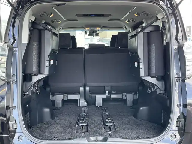 トヨタ ヴェルファイア Z 道央・札幌 2018(平30)年 5.2万km バーニングブラッククリスタルシャインガラスフレーク ４WD/純正ディーラーOPナビ/AM/FM/BT/SD/DVD/フルセグ/トヨタセーフティセンス/衝突被害軽減ブレーキ/レーダークルーズコントロール/レーンキープアシスト/クリアランスソナー/バックカメラ/ビルトインETC/ドライブレコーダー/アイドリングストップ/ECOMODE/両側パワースライドドア/革巻きステアリング/ステアリングリモコン/電動パーキング/ブレーキホールド/MTモード付AT/プッシュスタート/スマートキー/LEDヘッドライト/オートライト/オートマチックハイビーム/フォグランプ/電動格納ミラー/ウィンカーミラー/純正フロアマット/ドアバイザー