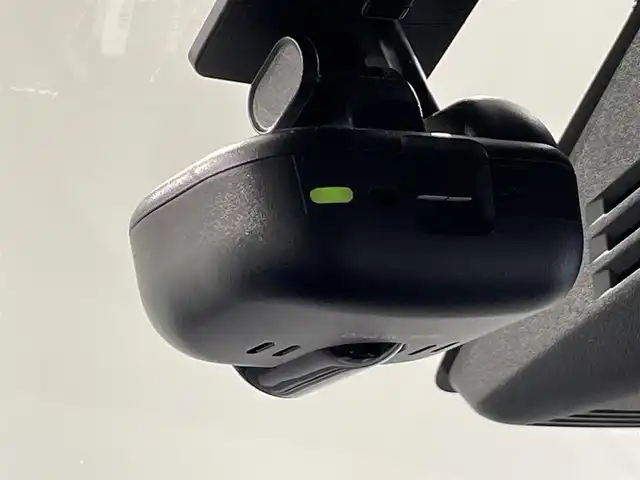 スズキ スイフト HYBRID RS 愛知県 2019(平31)年 1.3万km ピュアホワイトP 純正８インチＳＤナビ/（Bluetooth/フルセグTV/SD/CD・DVD再生）　/衝突軽減ブレーキ　/シートヒーター　/ビルトインＥＴＣ　/ドライブレコーダー　/ＬＥＤヘッドライト　/レーンアシスト/パドルシフト　/フォグランプ　/純正フロアマット/純正１６インチアルミ