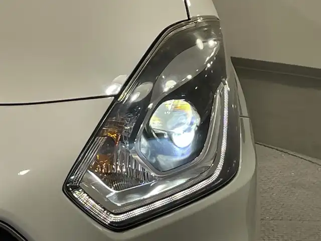 スズキ スイフト HYBRID RS 愛知県 2019(平31)年 1.3万km ピュアホワイトP 純正８インチＳＤナビ/（Bluetooth/フルセグTV/SD/CD・DVD再生）　/衝突軽減ブレーキ　/シートヒーター　/ビルトインＥＴＣ　/ドライブレコーダー　/ＬＥＤヘッドライト　/レーンアシスト/パドルシフト　/フォグランプ　/純正フロアマット/純正１６インチアルミ