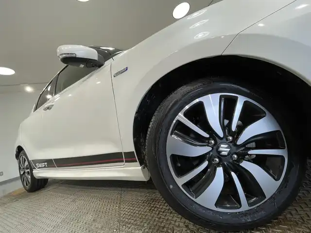 スズキ スイフト HYBRID RS 愛知県 2019(平31)年 1.3万km ピュアホワイトP 純正８インチＳＤナビ/（Bluetooth/フルセグTV/SD/CD・DVD再生）　/衝突軽減ブレーキ　/シートヒーター　/ビルトインＥＴＣ　/ドライブレコーダー　/ＬＥＤヘッドライト　/レーンアシスト/パドルシフト　/フォグランプ　/純正フロアマット/純正１６インチアルミ