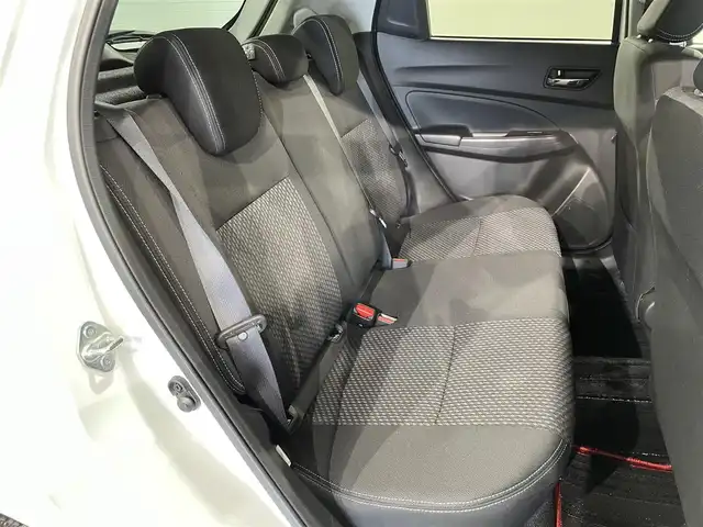 スズキ スイフト HYBRID RS 愛知県 2019(平31)年 1.3万km ピュアホワイトP 純正８インチＳＤナビ/（Bluetooth/フルセグTV/SD/CD・DVD再生）　/衝突軽減ブレーキ　/シートヒーター　/ビルトインＥＴＣ　/ドライブレコーダー　/ＬＥＤヘッドライト　/レーンアシスト/パドルシフト　/フォグランプ　/純正フロアマット/純正１６インチアルミ
