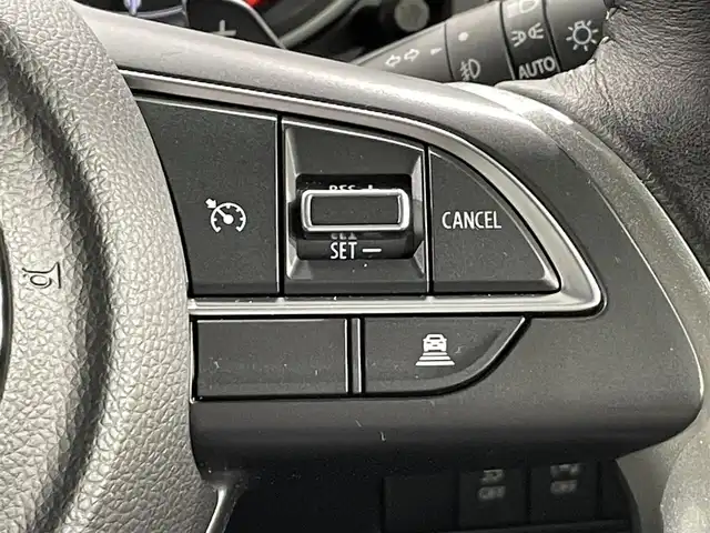 スズキ スイフト HYBRID RS 愛知県 2019(平31)年 1.3万km ピュアホワイトP 純正８インチＳＤナビ/（Bluetooth/フルセグTV/SD/CD・DVD再生）　/衝突軽減ブレーキ　/シートヒーター　/ビルトインＥＴＣ　/ドライブレコーダー　/ＬＥＤヘッドライト　/レーンアシスト/パドルシフト　/フォグランプ　/純正フロアマット/純正１６インチアルミ