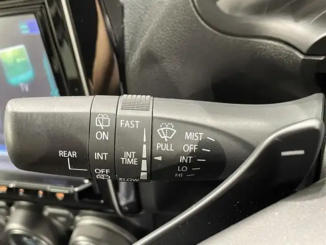 スズキ スイフト HYBRID RS 愛知県 2019(平31)年 1.3万km ピュアホワイトP 純正８インチＳＤナビ/（Bluetooth/フルセグTV/SD/CD・DVD再生）　/衝突軽減ブレーキ　/シートヒーター　/ビルトインＥＴＣ　/ドライブレコーダー　/ＬＥＤヘッドライト　/レーンアシスト/パドルシフト　/フォグランプ　/純正フロアマット/純正１６インチアルミ