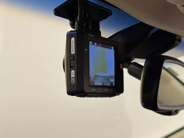 レクサス ＮＸ 300h Iパッケージ 群馬県 2016(平28)年 4.6万km ソニッククォーツ パノラマルーフ/三眼LEDオートライト/純正SDナビ/　　CD/DVD/BT/フルセグ/MSV/USB/AUX/バック・サイドカメラ/パワーバックドア/クルーズコントロール/レザーシート/前席シートヒーター/前席パワーシート/純正18インチAW/前後ドライブレコーダー/オートブレーキホールド/パドルシフト/ステアリングヒーター/ステアリングスイッチ/オートリトラクタブルミラー/横滑り防止装置/サイド・カーテンエアバッグ/スマートキー/ビルトインETC2.0
