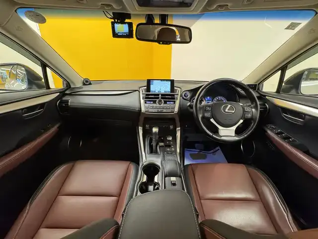 レクサス ＮＸ 300h Iパッケージ 群馬県 2016(平28)年 4.6万km ソニッククォーツ パノラマルーフ/三眼LEDオートライト/純正SDナビ/　　CD/DVD/BT/フルセグ/MSV/USB/AUX/バック・サイドカメラ/パワーバックドア/クルーズコントロール/レザーシート/前席シートヒーター/前席パワーシート/純正18インチAW/前後ドライブレコーダー/オートブレーキホールド/パドルシフト/ステアリングヒーター/ステアリングスイッチ/オートリトラクタブルミラー/横滑り防止装置/サイド・カーテンエアバッグ/スマートキー/ビルトインETC2.0