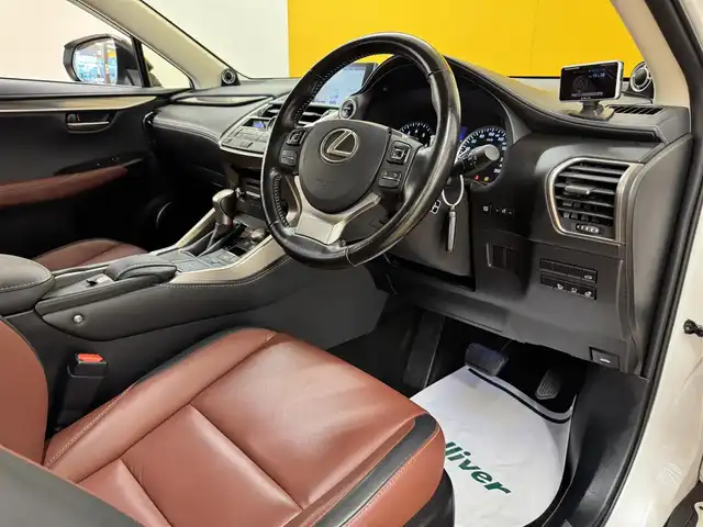 レクサス ＮＸ 300h Iパッケージ 群馬県 2016(平28)年 4.6万km ソニッククォーツ パノラマルーフ/三眼LEDオートライト/純正SDナビ/　　CD/DVD/BT/フルセグ/MSV/USB/AUX/バック・サイドカメラ/パワーバックドア/クルーズコントロール/レザーシート/前席シートヒーター/前席パワーシート/純正18インチAW/前後ドライブレコーダー/オートブレーキホールド/パドルシフト/ステアリングヒーター/ステアリングスイッチ/オートリトラクタブルミラー/横滑り防止装置/サイド・カーテンエアバッグ/スマートキー/ビルトインETC2.0