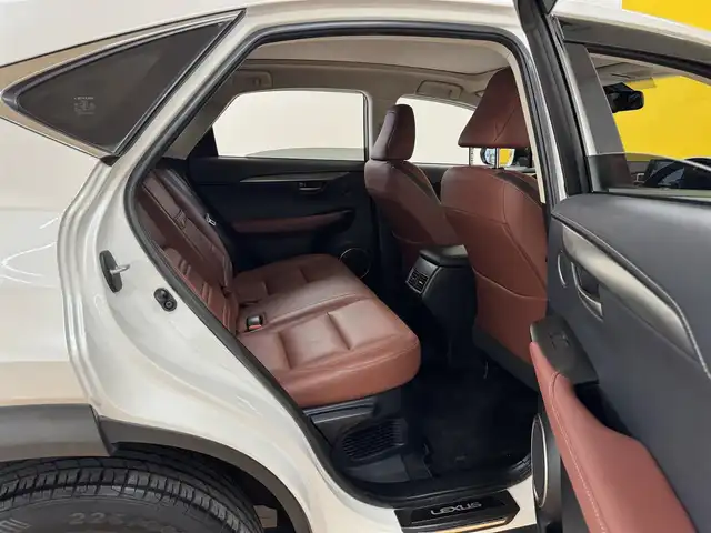レクサス ＮＸ 300h Iパッケージ 群馬県 2016(平28)年 4.6万km ソニッククォーツ パノラマルーフ/三眼LEDオートライト/純正SDナビ/　　CD/DVD/BT/フルセグ/MSV/USB/AUX/バック・サイドカメラ/パワーバックドア/クルーズコントロール/レザーシート/前席シートヒーター/前席パワーシート/純正18インチAW/前後ドライブレコーダー/オートブレーキホールド/パドルシフト/ステアリングヒーター/ステアリングスイッチ/オートリトラクタブルミラー/横滑り防止装置/サイド・カーテンエアバッグ/スマートキー/ビルトインETC2.0