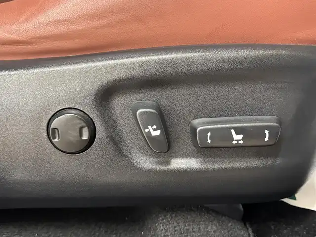 レクサス ＮＸ 300h Iパッケージ 群馬県 2016(平28)年 4.6万km ソニッククォーツ パノラマルーフ/三眼LEDオートライト/純正SDナビ/　　CD/DVD/BT/フルセグ/MSV/USB/AUX/バック・サイドカメラ/パワーバックドア/クルーズコントロール/レザーシート/前席シートヒーター/前席パワーシート/純正18インチAW/前後ドライブレコーダー/オートブレーキホールド/パドルシフト/ステアリングヒーター/ステアリングスイッチ/オートリトラクタブルミラー/横滑り防止装置/サイド・カーテンエアバッグ/スマートキー/ビルトインETC2.0