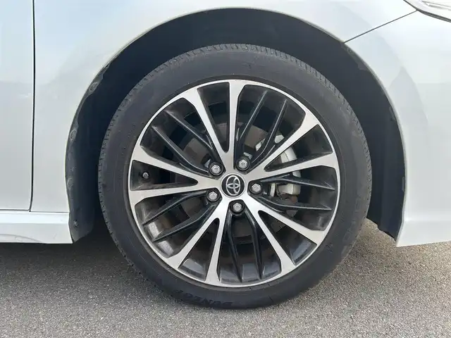 トヨタ カムリ WS 岡山県 2019(令1)年 7.9万km パール 純正ナビ　/(AM.FM.CD.DVD.TV.BT)/衝突軽減ブレーキ/バックカメラ　/パーキングアシスト　/ブレーキホールド　/レーンキープアシスト　/レーダークルーズコントロール　/ドライブレコーダー　/MTモード付AT　/クリアランスソナー　/18インチ純正AW/Bluetooth