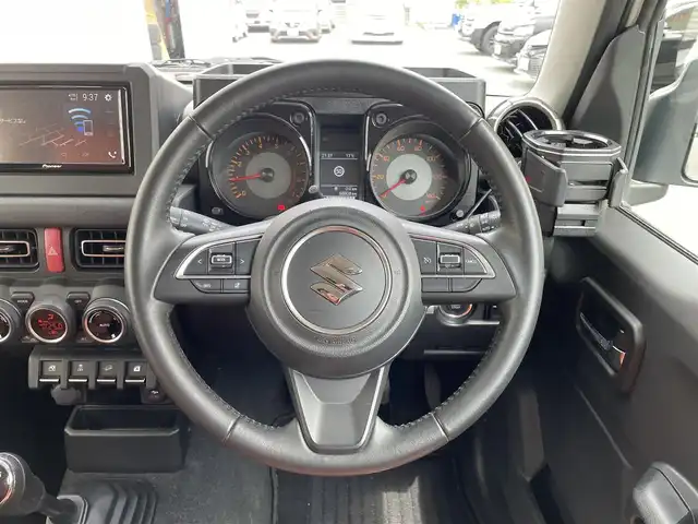 スズキ ジムニー XC 岩手県 2018(平30)年 6.9万km ピュアホワイトP 純正ディスプレイオーディオ/シートカバー/グリルガード/リフトアップ/オーバーフェンダー /ルーフラック/ギーアイギアサイドステップ/トーヨーオープンカントリー/ギーアイギアリアラダー/クルーズコントロール/ステアリングリモコン/LEDヘッドライト