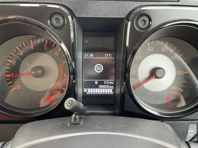 スズキ ジムニー XC 岩手県 2018(平30)年 6.9万km ピュアホワイトP 純正ディスプレイオーディオ/シートカバー/グリルガード/リフトアップ/オーバーフェンダー /ルーフラック/ギーアイギアサイドステップ/トーヨーオープンカントリー/ギーアイギアリアラダー/クルーズコントロール/ステアリングリモコン/LEDヘッドライト