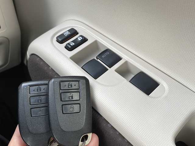 トヨタ スペイド G 青森県 2013(平25)年 9万km ダークブラウンマイカメタリック 4WD/純正HDDナビ・フルセグTV/CD・DVD・Bluetooth・SD/バックカメラ/片側パワースライドドア/運転席シートヒーター/ETC/社外15インチアルミホイール/純正フロアマット/スマートキー/プッシュスタート
