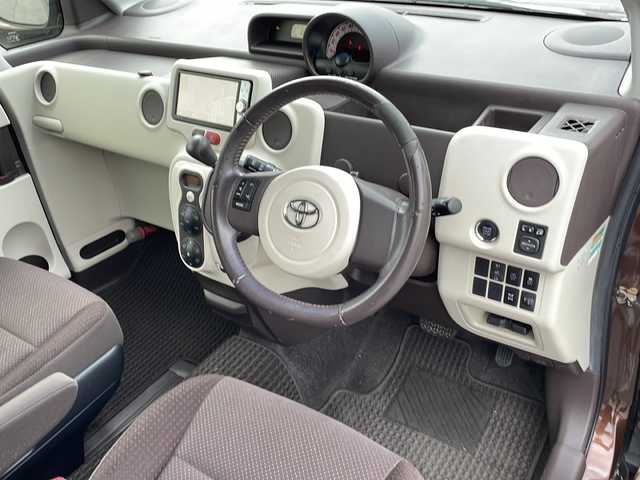トヨタ スペイド G 青森県 2013(平25)年 9万km ダークブラウンマイカメタリック 4WD/純正HDDナビ・フルセグTV/CD・DVD・Bluetooth・SD/バックカメラ/片側パワースライドドア/運転席シートヒーター/ETC/社外15インチアルミホイール/純正フロアマット/スマートキー/プッシュスタート