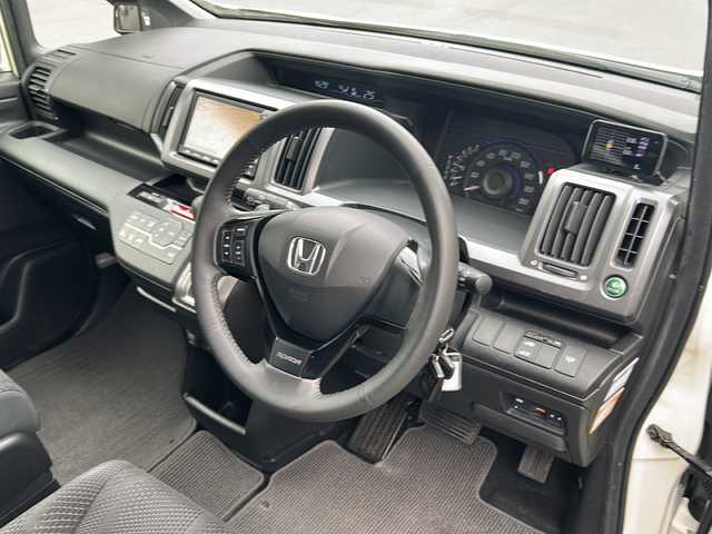 ホンダ ステップワゴン スパーダ S 青森県 2010(平22)年 10.1万km プレミアムホワイトパール 4WD/純正HDDナビ・ワンセグTV/CD・DVD再生/純正フリップダウンモニター/バックカメラ/片側パワースライドドア/パドルシフト/ビルトインETC/社外エンジンスターター/ワイパーデアイサー/HIDライト/フォグランプ/無限エアロ/社外車高調/キーレスキー/スペアキー