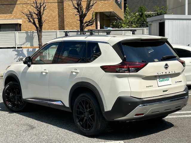 日産 エクストレイル G e－4ORCE 東京都 2024(令6)年 2.6万km ブリリアントホワイトパール 純正１２．３型ナビ　/全方位カメラ　/ＥＴＣ　２．０　/プロパイロット　/レザーシート　/パワーシート　/メモリシート　/シートヒーター　/ブラインドスポットモニター/デジタルインナーミラー　/ヘッドアップディスプレイ　/ルーフレール/ルーフキャリア/スマートキー/社外ホイール/取扱説明書/保証書