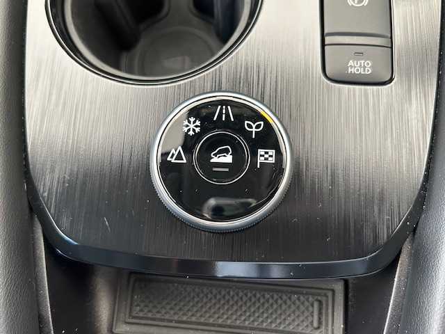 日産 エクストレイル G e－4ORCE 東京都 2024(令6)年 2.6万km ブリリアントホワイトパール 純正１２．３型ナビ　/全方位カメラ　/ＥＴＣ　２．０　/プロパイロット　/レザーシート　/パワーシート　/メモリシート　/シートヒーター　/ブラインドスポットモニター/デジタルインナーミラー　/ヘッドアップディスプレイ　/ルーフレール/ルーフキャリア/スマートキー/社外ホイール/取扱説明書/保証書