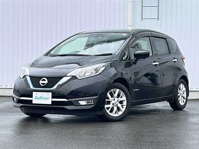 日産 ノート e－パワー メダリスト 愛媛県 2017(平29)年 6.5万km スーパーブラック 純正SDナビ/・Bluetooth/SD/TV/CD/DVD/アラウンドビューモニター/エマージェンシーブレーキ/ETC/コーナーセンサー/ドライブレコーダー前のみ/アイドリングストップ/純正フロアマット/純正15インチアルミホイール/オートライト/オートLEDヘッドライト/フォグランプ/レーンキープアシスト/スマートキー/スペアキー/保証書/取扱説明書