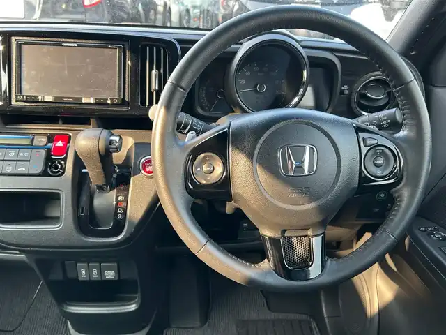 ホンダ Ｎ ＯＮＥ プレミアム ツアラー 大阪府 2018(平30)年 2.5万km プラチナホワイトパール 社外ナビ/   TV/CD/DVD/USB/バックモニター/横滑り防止装置/クルーズコントロール/パドルシフト/アイドリングストップ/ステアリングスイッチ/lehrmeistarホイール/純正フロアマット/プッシュスタート/スマートキー/ＥＴＣ/禁煙車