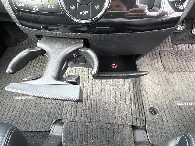 トヨタ エスティマ アエラス レザーパッケージ 兵庫県 2014(平26)年 7.9万km ホワイトパールクリスタルシャイン 純正8インチナビ/純正フリップダウンモニター/(CD/DVD/BT/SD)/フルセグTV/バックカメラ/ETC/両側パワースライドドア/前方ドライブレコーダー/クルーズコントロール/前後コーナーセンサー/HIDヘッドライト/オートライト/フォグランプ/ハーフレザーシート/パワーシート/ステアリングリモコン/スマートキー/スペアキー/電動格納ミラー/純正ドアバイザー/純正フロアマット/純正アルミ18インチ