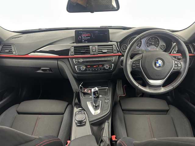 ＢＭＷ ３２０ｄ ツーリング スポーツ 愛知県 2013(平25)年 8.7万km 白 純正マルチメディア/　　・CD/DVD/バックカメラ/アイドリングストップ/MTモード/オートエアコン/パワーシート/　　・運転席/助手席/シートメモリー/純正フロアマット/純正17インチアルミホイール/ルームフレール/衝突軽減システム/横滑り防止機能/レーンキープアシスト/取扱説明書/スマートキー/スペアキー