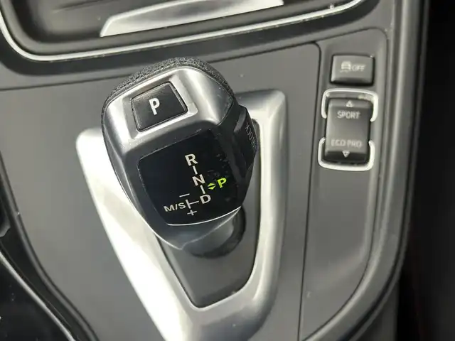 ＢＭＷ ３２０ｄ ツーリング スポーツ 愛知県 2013(平25)年 8.7万km 白 純正マルチメディア/　　・CD/DVD/バックカメラ/アイドリングストップ/MTモード/オートエアコン/パワーシート/　　・運転席/助手席/シートメモリー/純正フロアマット/純正17インチアルミホイール/ルームフレール/衝突軽減システム/横滑り防止機能/レーンキープアシスト/取扱説明書/スマートキー/スペアキー