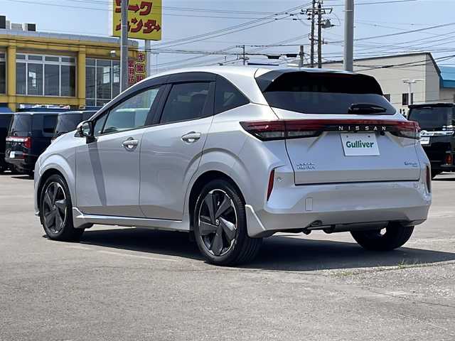 日産 オーラ G FOUR レザーエディション 道北・旭川 2022(令4)年 1万km ブリリアントシルバー ・４WD/・禁煙車/・純正メモリナビCD/DVD/SD/MSV/BT/フルセグTV/・アラウンドビューモニター/・エマージェンシーブレーキ/・レーンキープアシスト/・ブラインドスポットモニター/・コーナーセンサー/・グレー革シート/・前席シートヒーター/・ステアリングヒーター/・オートハイビーム/・オートライト/・LEDヘッドライト/・LEDフォグランプ/・デジタルインナーミラー/・前後ドライブレコーダー/・ETC/・純正フロアマット/・ドアバイザー/・オートミラー
