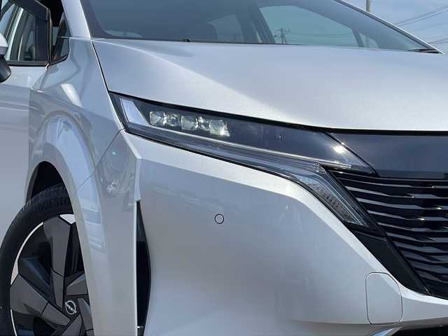 日産 オーラ G FOUR レザーエディション 道北・旭川 2022(令4)年 1万km ブリリアントシルバー ・４WD/・禁煙車/・純正メモリナビCD/DVD/SD/MSV/BT/フルセグTV/・アラウンドビューモニター/・エマージェンシーブレーキ/・レーンキープアシスト/・ブラインドスポットモニター/・コーナーセンサー/・グレー革シート/・前席シートヒーター/・ステアリングヒーター/・オートハイビーム/・オートライト/・LEDヘッドライト/・LEDフォグランプ/・デジタルインナーミラー/・前後ドライブレコーダー/・ETC/・純正フロアマット/・ドアバイザー/・オートミラー