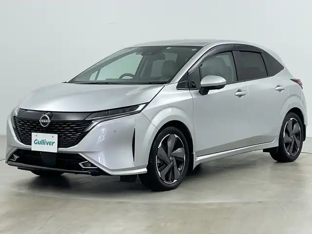 日産 オーラ G FOUR レザーエディション 道央・札幌 2022(令4)年 1万km ブリリアントシルバー ・4WD/・禁煙車/・純正ナビ&CD&DVD&SD&MSV&BT&TV/・アラウンドビューモニター/・エマージェンシーブレーキ/・レーンキープアシスト/・ブラインドスポットモニター/・コーナーセンサー/・前席シートヒーター/・レザーシート/・ステアリングヒーター/・デジタルインナーミラー/・前後ドライブレコーダー/・ビルトインETC/・純正フロアマット/・ドアバイザー/・オートミラー/・LEDヘッドライト/・LEDフォグランプ/・オートハイビーム/・オートライト