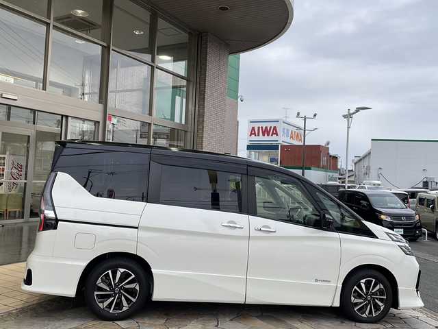 日産 セレナ e－パワー ハイウェイスター V 静岡県 2019(令1)年 6.9万km ブリリアントホワイトパール 2トーン 【主要装備】/プロパイロット　/エマージェンシーブレーキ　/純正ナビ　/フルセグ　/後席フリップダウンモニター　/ハンズフリー両側パワースライドドア　/インテリキー　/プッシュスタート　/ＬＥＤヘッドライト　/純正１６インチアルミ/アラウンドビューモニター/クリアランスソナー