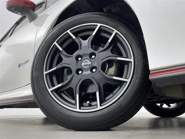日産 ノート e－パワー ニスモ 群馬県 2018(平30)年 6万km ブリリアントホワイトパール インテリジェントクルーズコントロール/インテリジェントLI(車線逸脱防止支援システム)/アラウンドビューモニター/インテリジェントルームミラー/LEDヘッドライト/＝＝＝＝＝＝/純正7インチナビ(MM518D-W)/AM/FM/CD/DVD/BT/AUX/フルセグ/ETC/ナビ連動ドライブレコーダー(DJ4-D)/エマージェンシーブレーキ/車線逸脱警報(LDW)/踏み間違い衝突防止アシスト/フロント&バックソナー/NISMO専用スエード調スポーツシート/スマートキー/プッシュスタート