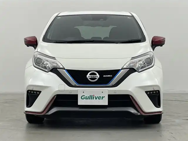 日産 ノート e－パワー ニスモ 群馬県 2018(平30)年 6万km ブリリアントホワイトパール インテリジェントクルーズコントロール/インテリジェントLI(車線逸脱防止支援システム)/アラウンドビューモニター/インテリジェントルームミラー/LEDヘッドライト/＝＝＝＝＝＝/純正7インチナビ(MM518D-W)/AM/FM/CD/DVD/BT/AUX/フルセグ/ETC/ナビ連動ドライブレコーダー(DJ4-D)/エマージェンシーブレーキ/車線逸脱警報(LDW)/踏み間違い衝突防止アシスト/フロント&バックソナー/NISMO専用スエード調スポーツシート/スマートキー/プッシュスタート