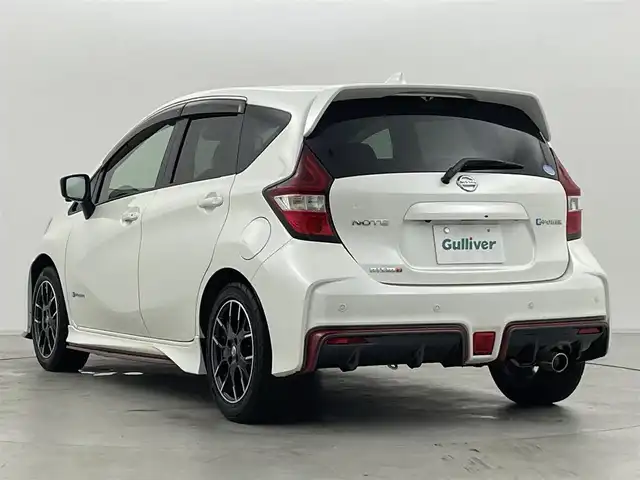 日産 ノート e－パワー ニスモ 群馬県 2018(平30)年 6万km ブリリアントホワイトパール インテリジェントクルーズコントロール/インテリジェントLI(車線逸脱防止支援システム)/アラウンドビューモニター/インテリジェントルームミラー/LEDヘッドライト/＝＝＝＝＝＝/純正7インチナビ(MM518D-W)/AM/FM/CD/DVD/BT/AUX/フルセグ/ETC/ナビ連動ドライブレコーダー(DJ4-D)/エマージェンシーブレーキ/車線逸脱警報(LDW)/踏み間違い衝突防止アシスト/フロント&バックソナー/NISMO専用スエード調スポーツシート/スマートキー/プッシュスタート