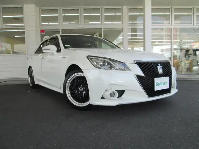 トヨタ クラウン ハイブリッド アスリートS ブラックスタイル 千葉県 2015(平27)年 9.2万km ホワイトパールクリスタルシャイン 純正HDDナビ、フルセグTV(キャンセラー有)/バックカメラ/純正オーディオ【DVD/CD/BT/USB】/HIDヘッドライト&切替式LEDフォグ(白×黄)/クルーズコントロール/前席パワーシート&シートヒーター/ヒーター付き革巻きステアリング/ナビ連動ステアリングスイッチ/バックドアイージークローザー/社外18インチアルミホイール/純正前方ドライブレコーダー/ビルトインETC、スペアキー/取扱説明書/ナビ取扱説明書/新車時保証書/トヨタ整備記録簿(H28~R6迄毎年有り)