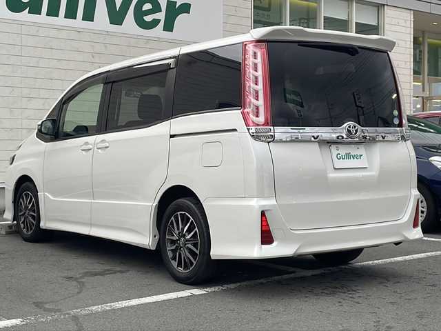 トヨタ ヴォクシー ZS 静岡県 2014(平26)年 7.8万km ホワイトパールクリスタルシャイン アルパインナビ/地デジTV/CD/DVD/Bluetooth/バックカメラ/フリップダウンリアモニター/両側パワースライドドア/社外テールレンズ/　(純正積み込みあり)/社外LEDデイライト/純正16インチAW/スマートキー/ETC