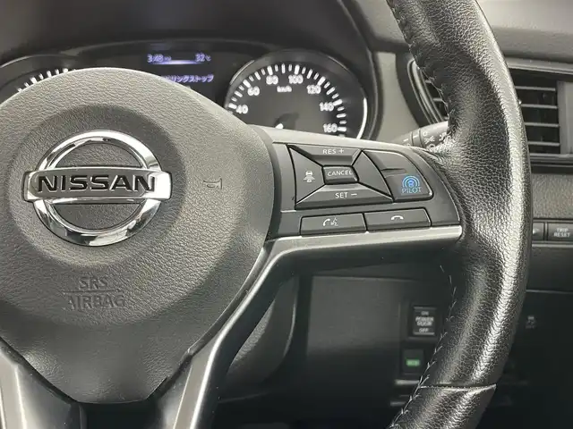 日産 エクストレイル 20Xi 岡山県 2020(令2)年 7.2万km ブリリアントホワイトパール 純正9インチSDナビ（MM519D-L）/【CD/DVD/Carplay/Bluetooth/フルセグTV】/デジタルインナーミラー/プロパイロット/パワーバックドア/全方位カメラ/ルーフレール/D/N席シートヒーター/ETC/アイドリングストップ/横滑り防止装置/衝突軽減ブレーキ/電動サイドブレーキ/プッシュスタート/スマートキー/純正19インチアルミホイール/ドアバイザー/純正フロアマット/LEDヘッドライト