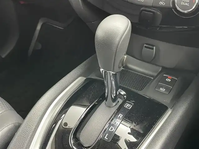 日産 エクストレイル 20Xi 岡山県 2020(令2)年 7.2万km ブリリアントホワイトパール 純正9インチSDナビ（MM519D-L）/【CD/DVD/Carplay/Bluetooth/フルセグTV】/デジタルインナーミラー/プロパイロット/パワーバックドア/全方位カメラ/ルーフレール/D/N席シートヒーター/ETC/アイドリングストップ/横滑り防止装置/衝突軽減ブレーキ/電動サイドブレーキ/プッシュスタート/スマートキー/純正19インチアルミホイール/ドアバイザー/純正フロアマット/LEDヘッドライト
