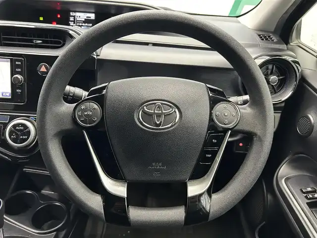 トヨタ アクア S 鹿児島県 2017(平29)年 7.8万km ブラックマイカ 禁煙車/純正ナビ（NSZT-W66T）/(フルセグＴＶ/AM/FM/Bluetooth)/トヨタセーフティセンス/前方ドライブレコーダー/ビルトインETC/純正ドアバイザー/純正フロアマット/ヘッドライトレベライザー/オートマチックハイビーム/バックカメラ/フォグランプ/電格ミラー/プッシュスタート/スマートキー