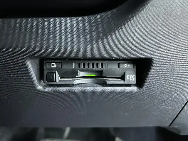 トヨタ アクア S 鹿児島県 2017(平29)年 7.8万km ブラックマイカ 禁煙車/純正ナビ（NSZT-W66T）/(フルセグＴＶ/AM/FM/Bluetooth)/トヨタセーフティセンス/前方ドライブレコーダー/ビルトインETC/純正ドアバイザー/純正フロアマット/ヘッドライトレベライザー/オートマチックハイビーム/バックカメラ/フォグランプ/電格ミラー/プッシュスタート/スマートキー