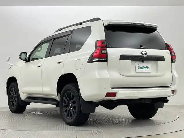 トヨタ ランドクルーザー プラド TX Lパッケージ マットブラED 新潟県 2022(令4)年 3万km ホワイトパールクリスタルシャイン ４ＷＤ/禁煙車　/ワンオーナー　/サンルーフ　/ベージュ革シート　/パナソニックフローティングナビ(CD/DVD/BT/フルセグTV)/Ｂｌｕｅｔｏｏｔｈ接続　/バックモニター　/ＥＴＣ　/ブラックルーフレール　/運転席/助手席パワーシート　/運転席/助手席シートヒーター　/運転席/助手席エアシート/トヨタセーフティセンス/・クリアランスソナー/・プリクラッシュセーフティ/・先行車発進通知/・オートマチックハイビーム/レーダークルーズコントロール/LEDヘッドライト/スペアキー