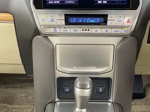トヨタ ランドクルーザー プラド TX Lパッケージ マットブラED 新潟県 2022(令4)年 3万km ホワイトパールクリスタルシャイン ４ＷＤ/禁煙車　/ワンオーナー　/サンルーフ　/ベージュ革シート　/パナソニックフローティングナビ(CD/DVD/BT/フルセグTV)/Ｂｌｕｅｔｏｏｔｈ接続　/バックモニター　/ＥＴＣ　/ブラックルーフレール　/運転席/助手席パワーシート　/運転席/助手席シートヒーター　/運転席/助手席エアシート/トヨタセーフティセンス/・クリアランスソナー/・プリクラッシュセーフティ/・先行車発進通知/・オートマチックハイビーム/レーダークルーズコントロール/LEDヘッドライト/スペアキー