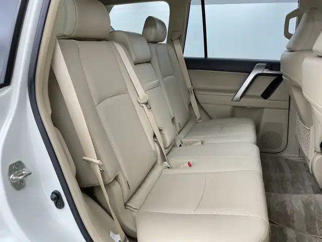 トヨタ ランドクルーザー プラド TX Lパッケージ マットブラED 新潟県 2022(令4)年 3万km ホワイトパールクリスタルシャイン ４ＷＤ/禁煙車　/ワンオーナー　/サンルーフ　/ベージュ革シート　/パナソニックフローティングナビ(CD/DVD/BT/フルセグTV)/Ｂｌｕｅｔｏｏｔｈ接続　/バックモニター　/ＥＴＣ　/ブラックルーフレール　/運転席/助手席パワーシート　/運転席/助手席シートヒーター　/運転席/助手席エアシート/トヨタセーフティセンス/・クリアランスソナー/・プリクラッシュセーフティ/・先行車発進通知/・オートマチックハイビーム/レーダークルーズコントロール/LEDヘッドライト/スペアキー
