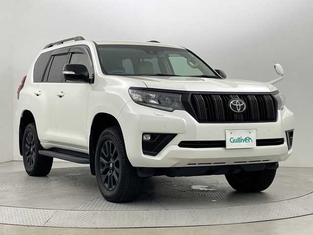 トヨタ ランドクルーザー プラド TX Lパッケージ マットブラED 新潟県 2022(令4)年 3万km ホワイトパールクリスタルシャイン ４ＷＤ/禁煙車　/ワンオーナー　/サンルーフ　/ベージュ革シート　/パナソニックフローティングナビ(CD/DVD/BT/フルセグTV)/Ｂｌｕｅｔｏｏｔｈ接続　/バックモニター　/ＥＴＣ　/ブラックルーフレール　/運転席/助手席パワーシート　/運転席/助手席シートヒーター　/運転席/助手席エアシート/トヨタセーフティセンス/・クリアランスソナー/・プリクラッシュセーフティ/・先行車発進通知/・オートマチックハイビーム/レーダークルーズコントロール/LEDヘッドライト/スペアキー