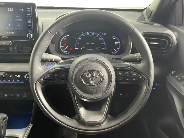 トヨタ ヤリスクロス ハイブリッド Z 大阪府 2023(令5)年 2.6万km プラチナホワイトパールマイカ モデリスタ 純正8incナビTV 360カメラ ETC ハーフレザー パワーシート/ヒーター ハンドルヒーター 衝突軽減 レーダーC BSM クリアランスソナー トヨタセーフティセンス 100V電源