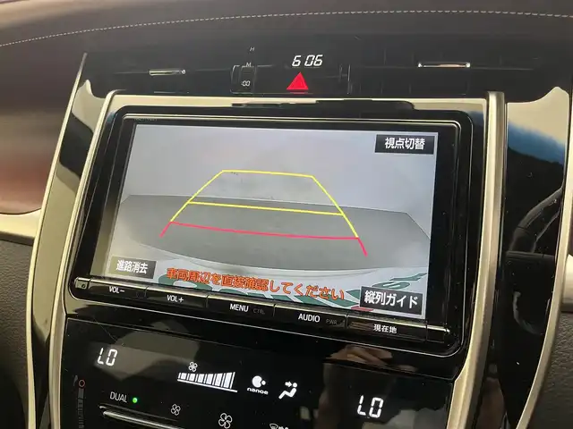 トヨタ ハリアー ハイブリッド プレミアム 滋賀県 2018(平30)年 5.7万km ホワイトパールクリスタルシャイン 純正9インチナビ/(CD/DVD/フルセグ/Bluetooth)/バックカメラ/追従クルーズコントロール/ETC/ハーフレザーシート/パワーシート(D席)/コーナーセンサー/電動リアゲート/LEDヘッドライト/オートライト/オートハイビーム/ステアリングスイッチ/スマートキー/プッシュスタート